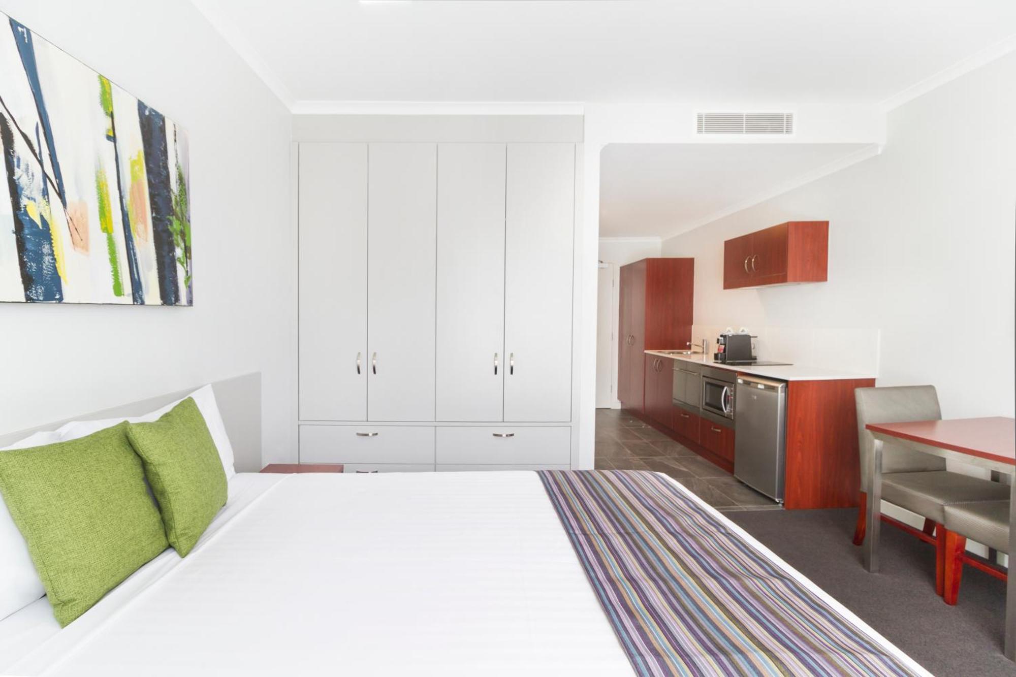Abode Narrabundah Hotel Canberra Exterior foto