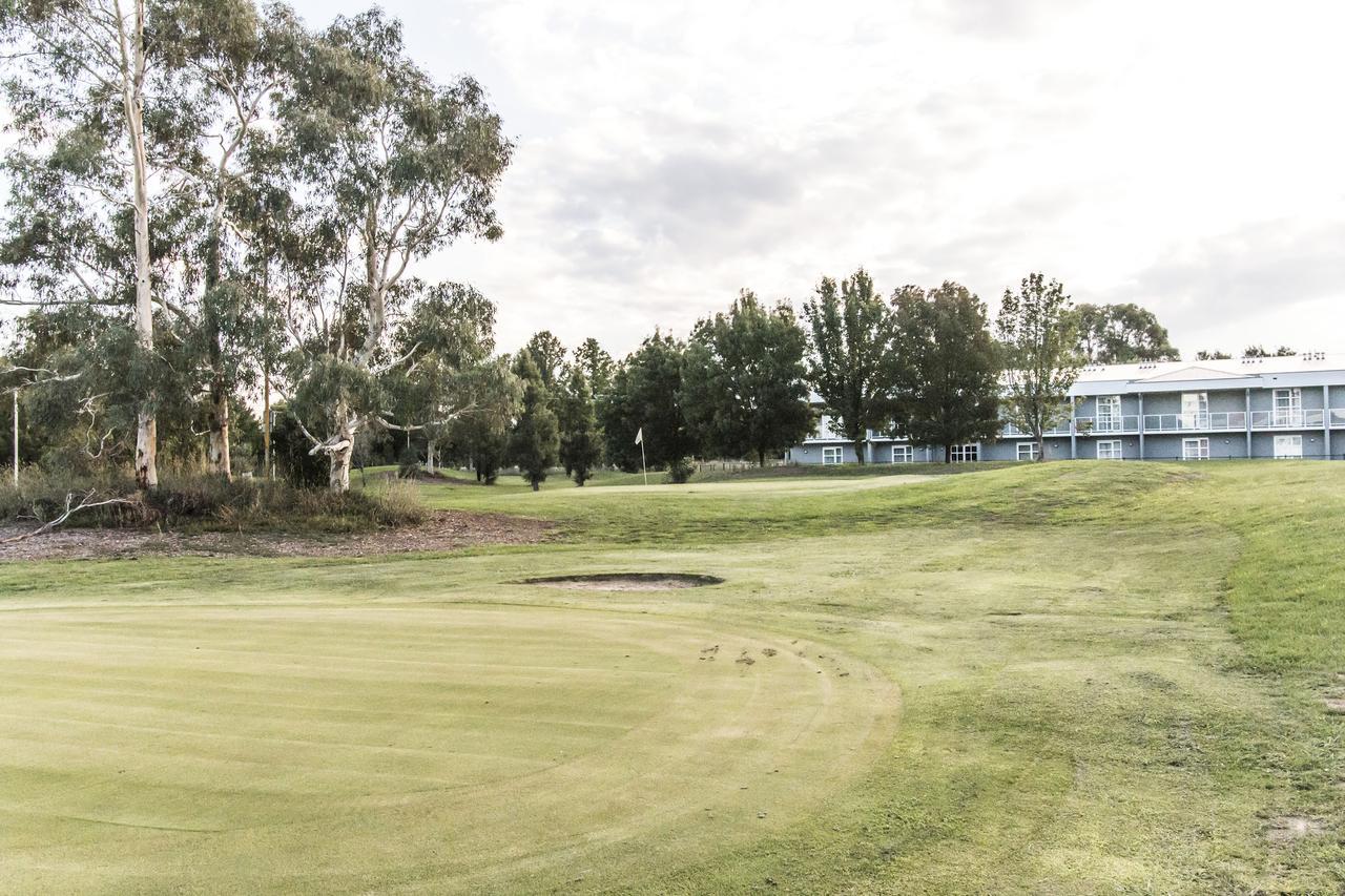 Abode Narrabundah Hotel Canberra Exterior foto