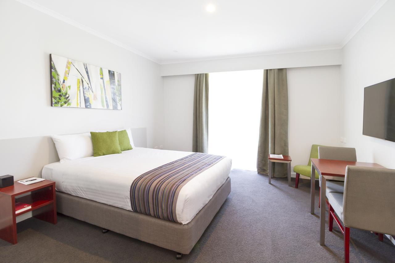 Abode Narrabundah Hotel Canberra Exterior foto