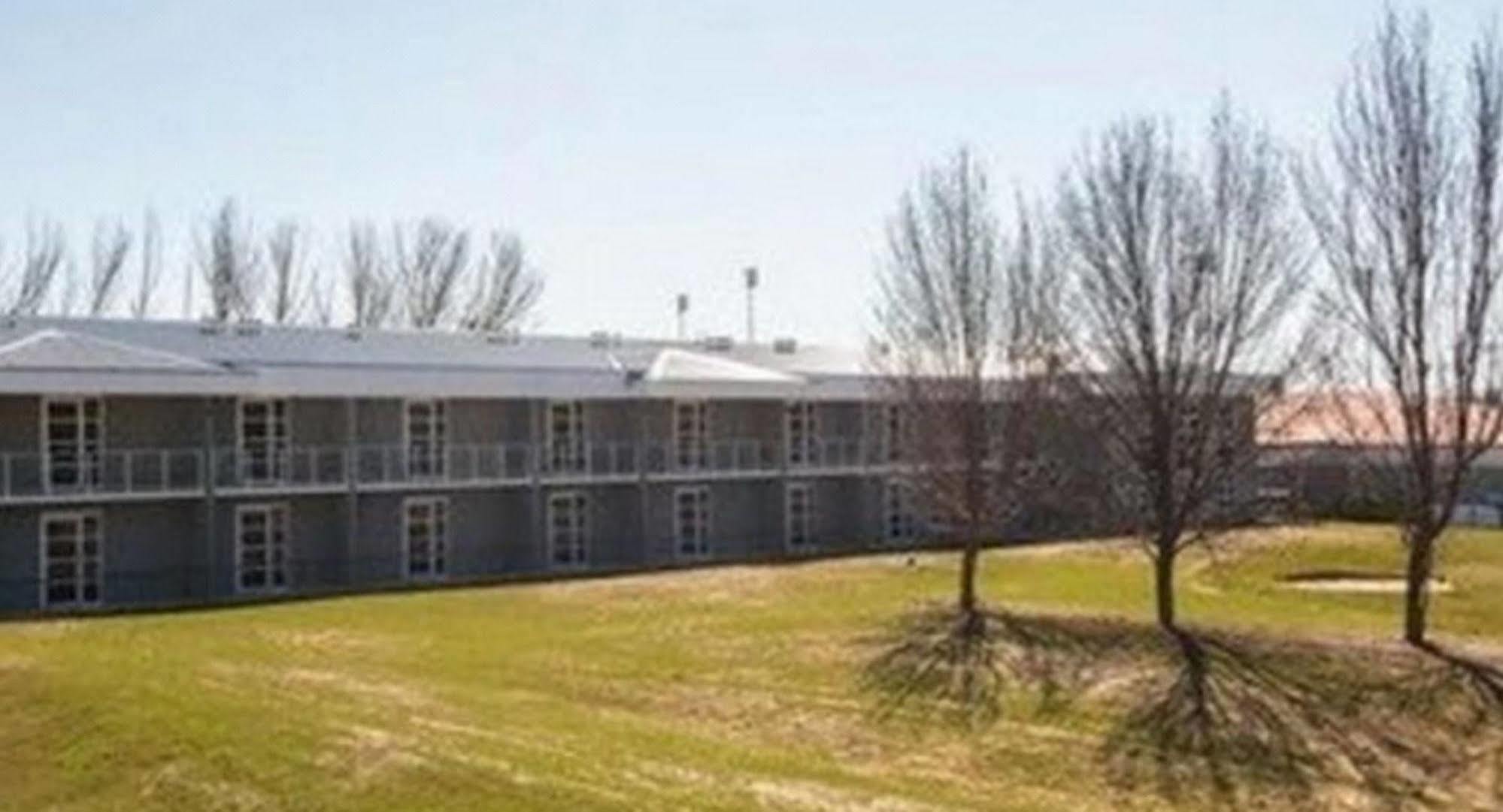 Abode Narrabundah Hotel Canberra Exterior foto