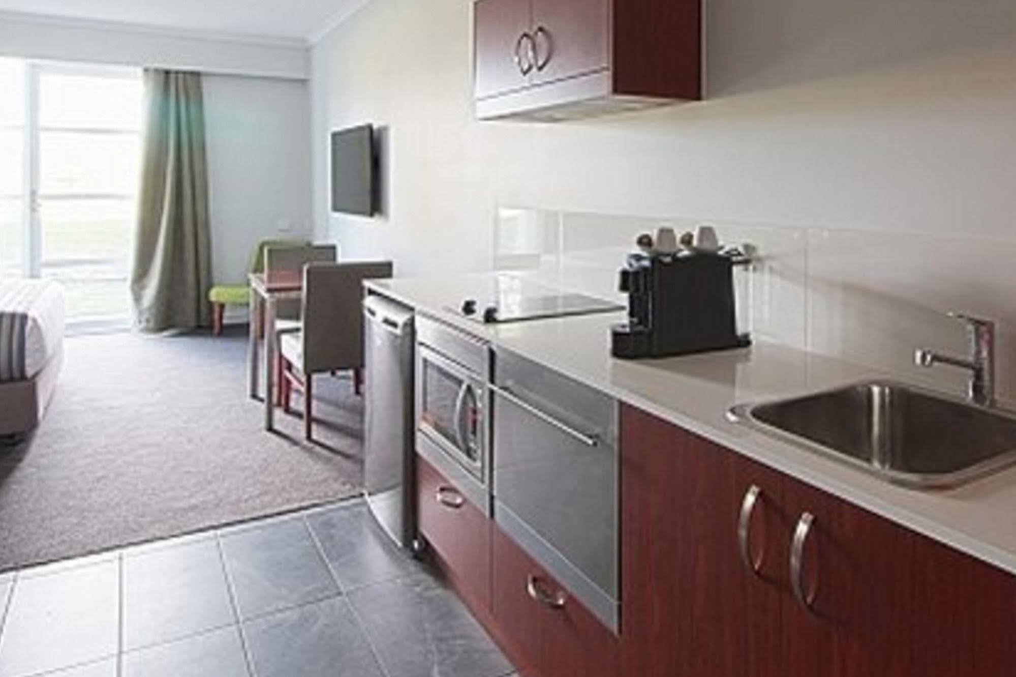 Abode Narrabundah Hotel Canberra Exterior foto