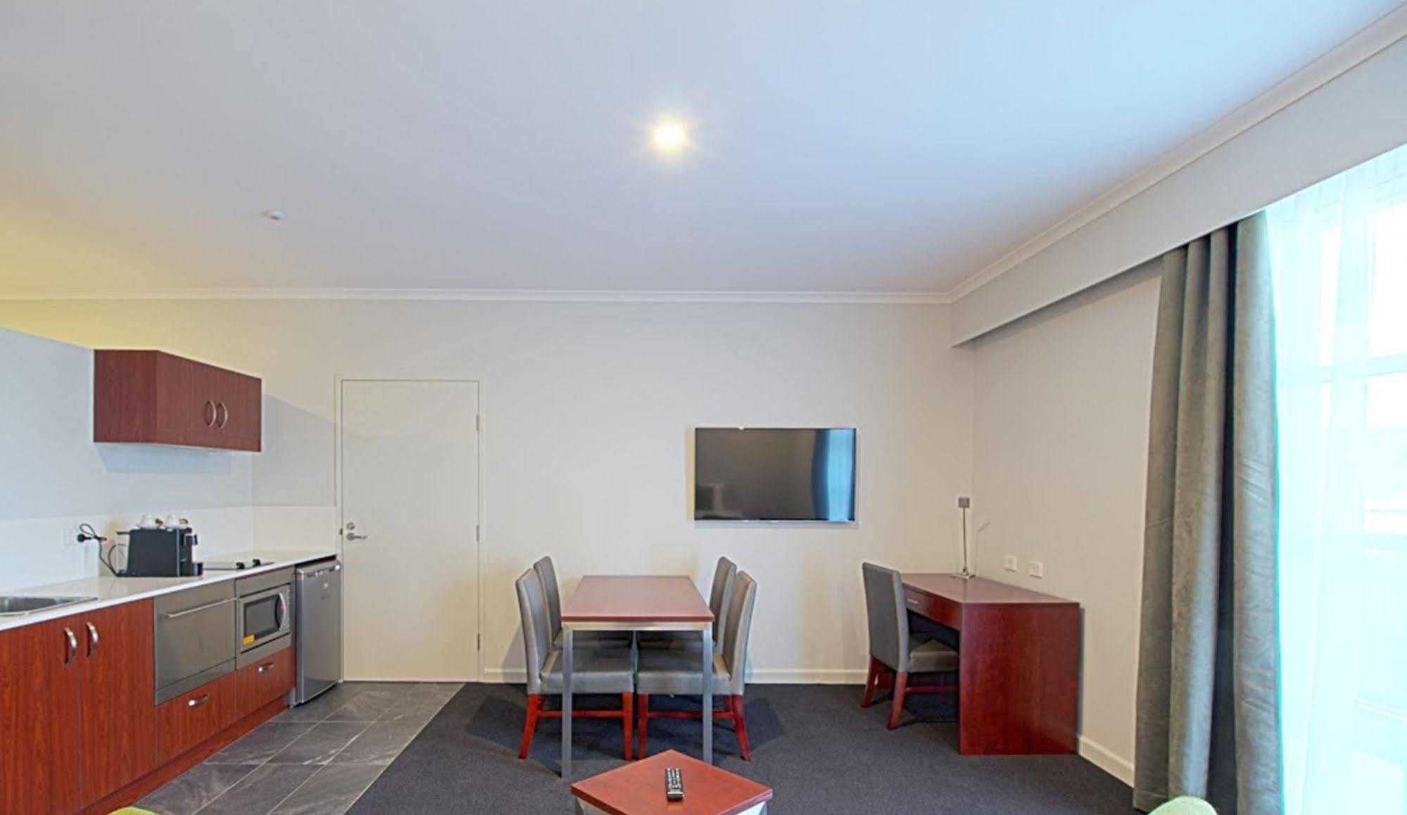 Abode Narrabundah Hotel Canberra Exterior foto