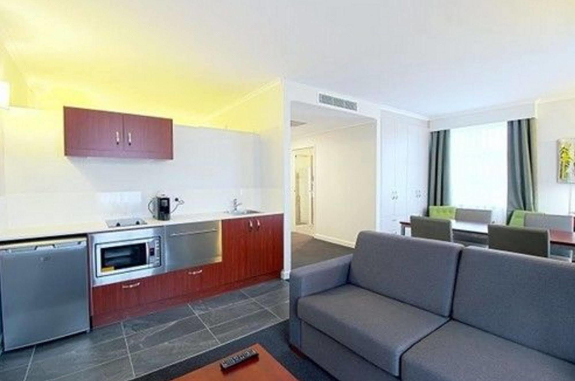 Abode Narrabundah Hotel Canberra Exterior foto
